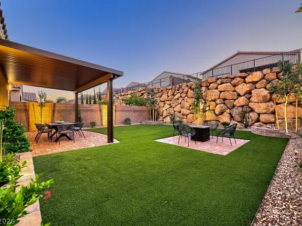 395 Nine Mile Creek Dr, Las Vegas, NV 89138
