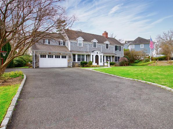 52 Northwoods Road, Manhasset, NY 11030