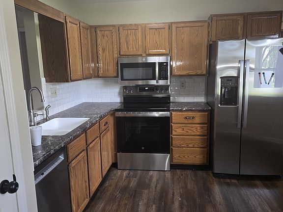 3rd image of 1204 Elm St