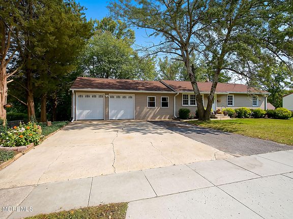 2nd image of 8 Hampton Road