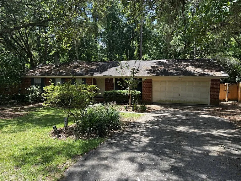 1915 Doomar Dr — Photo 1