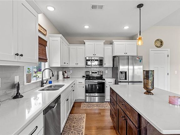 3rd image of 4904 N 126th St