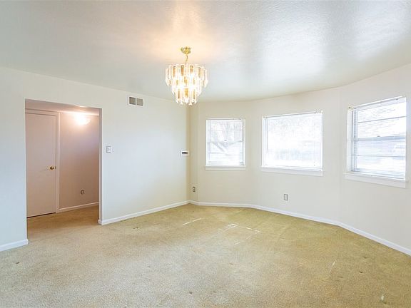 3rd image of 1111 W Gayle St