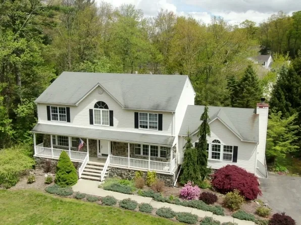 9 Cherbourg Dr, West Milford Twp., NJ 07480