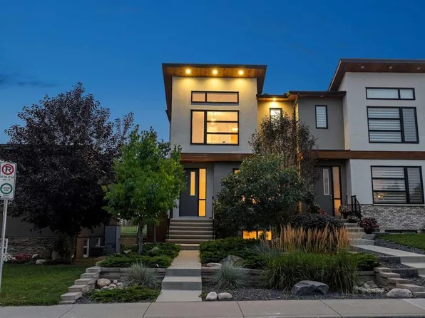 2629 E 32nd St SW, Calgary, AB T3E 2R8