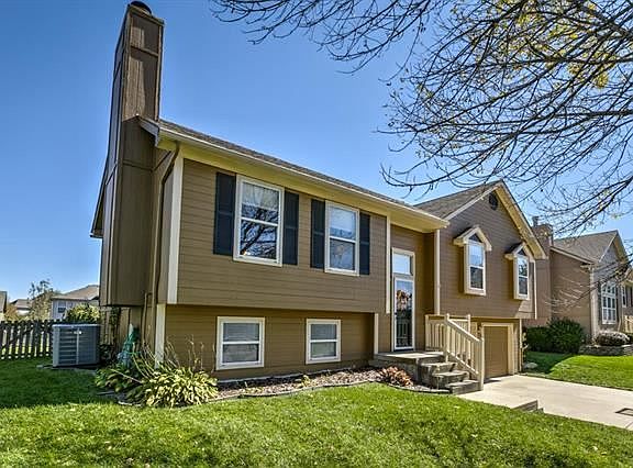 2nd image of 2216 NE Maybrook Dr
