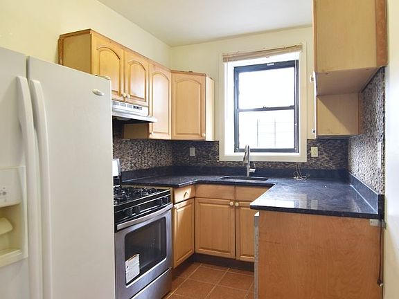 3rd image of 3660 Broadway #54