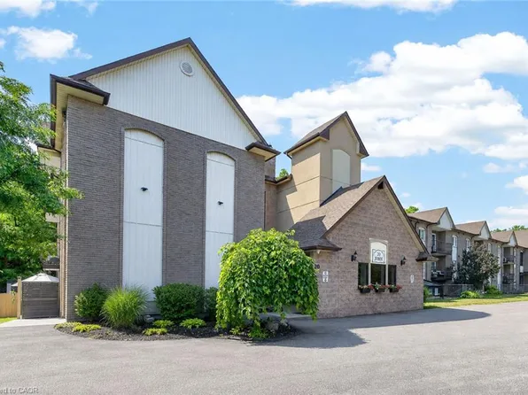 20 John St #205, Grimsby, ON L3M 1X5