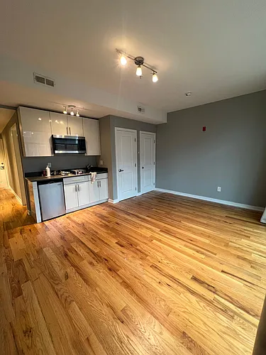 531 N Budd St Photo 1