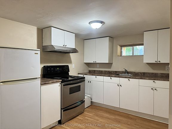 4th image of 21 Davis Rd