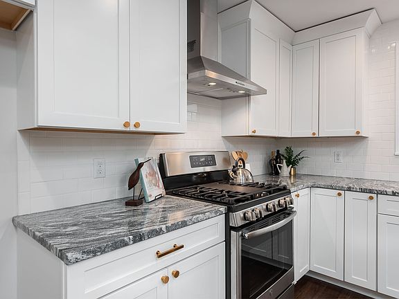 4th image of 2318 Hilton Ave
