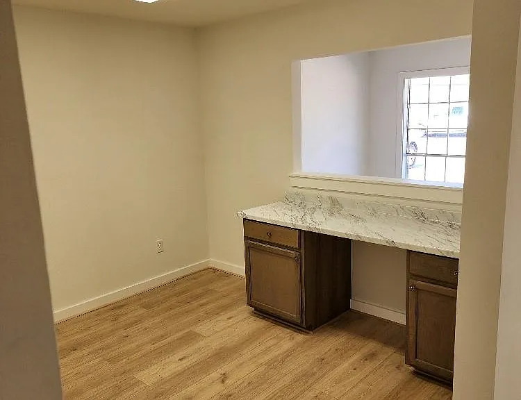 1301 N Avenue H — Photo 12
