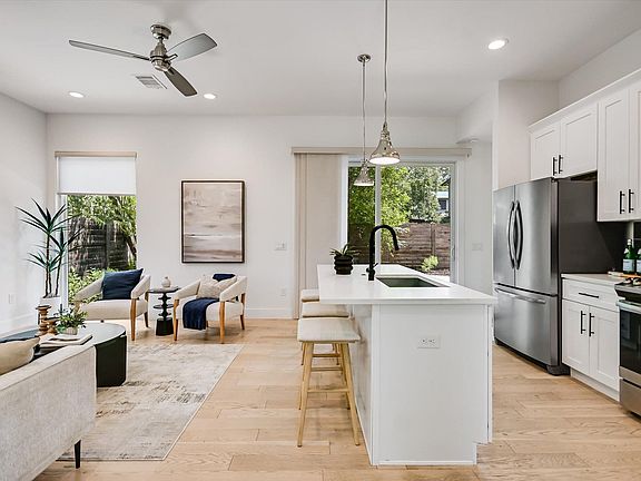 5th image of 406 Franklin Blvd Unit 2