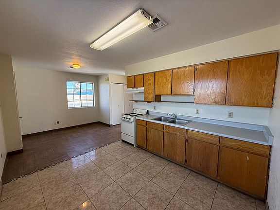 3rd image of 255 E 23rd St #1