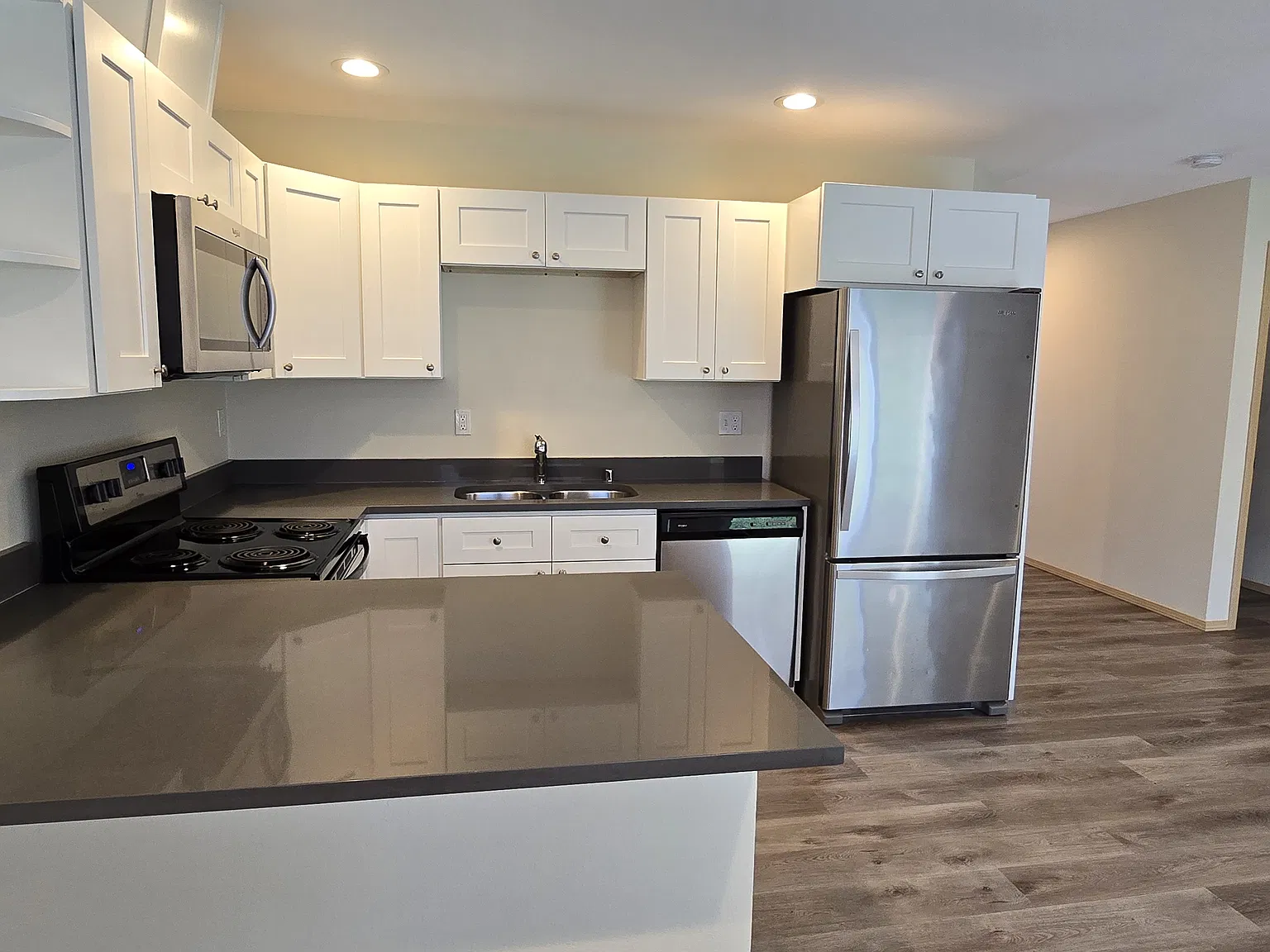 4 bed, 2.5 bath, 1467 sqft, $2,550 — Photo 2
