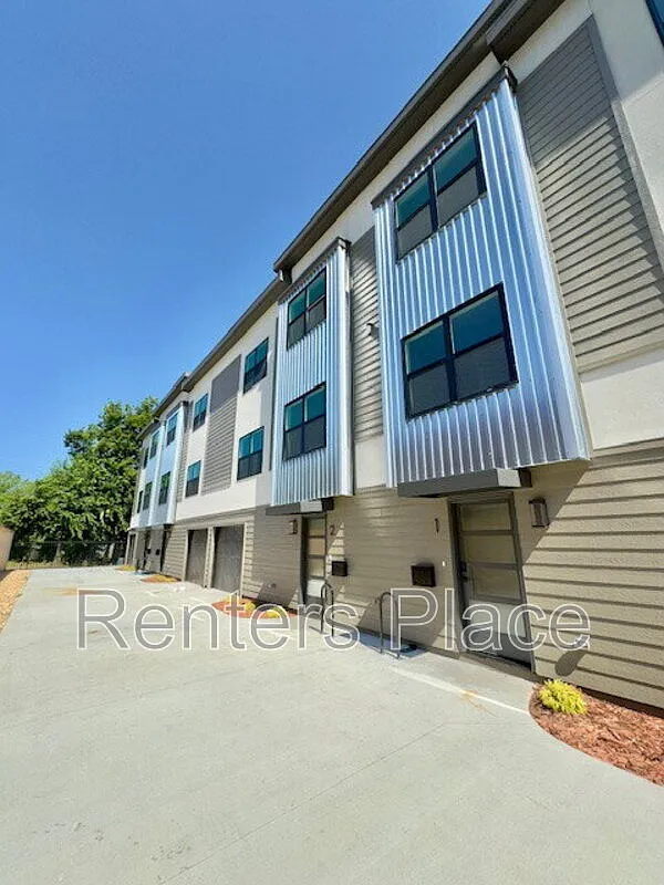 2 bed, 2.0 bath, 1300 sqft, $1,695 — Photo 1
