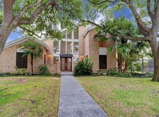 1407 E Brooklake Dr, Houston, TX 77077