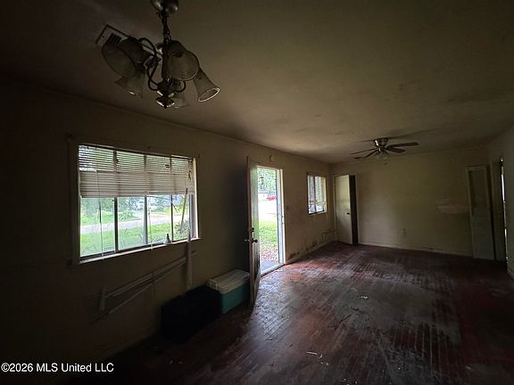 3rd image of 5652 Heard St