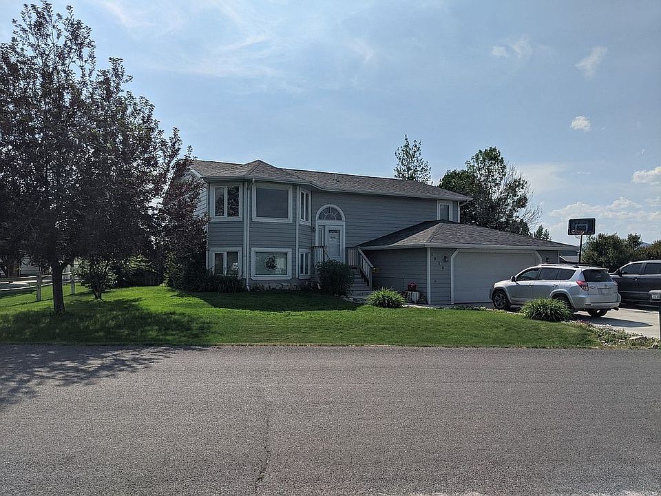 2nd image of 3830 Traufer Ave