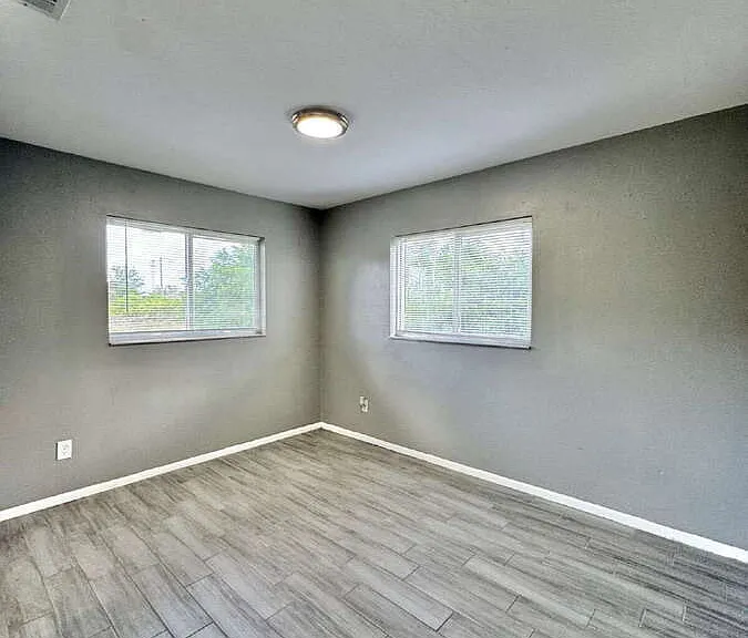 142 Harry Ave S — Photo 23