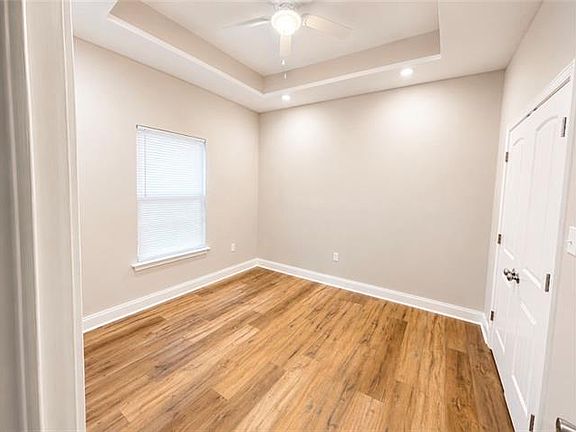 4th image of 154 Oak St