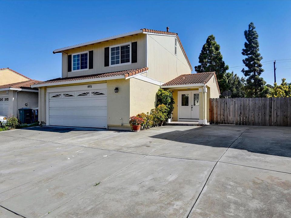 1st image of 30975 Periwinkle Dr
