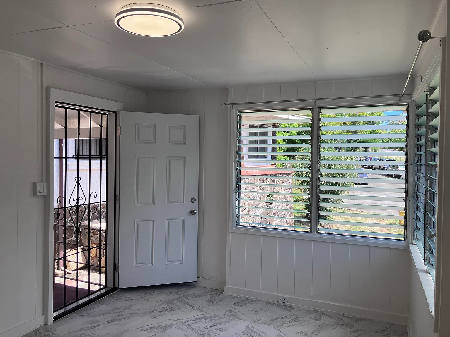 2 bed, 600 sqft, $2,100 — Photo 1