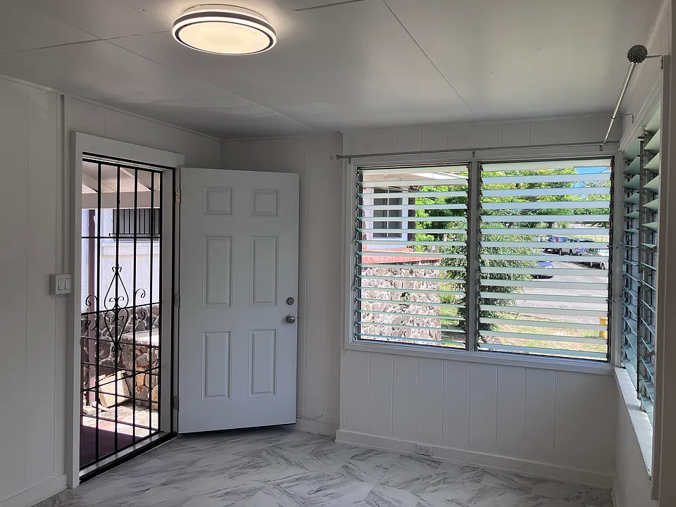 522 Captain Cook Ave