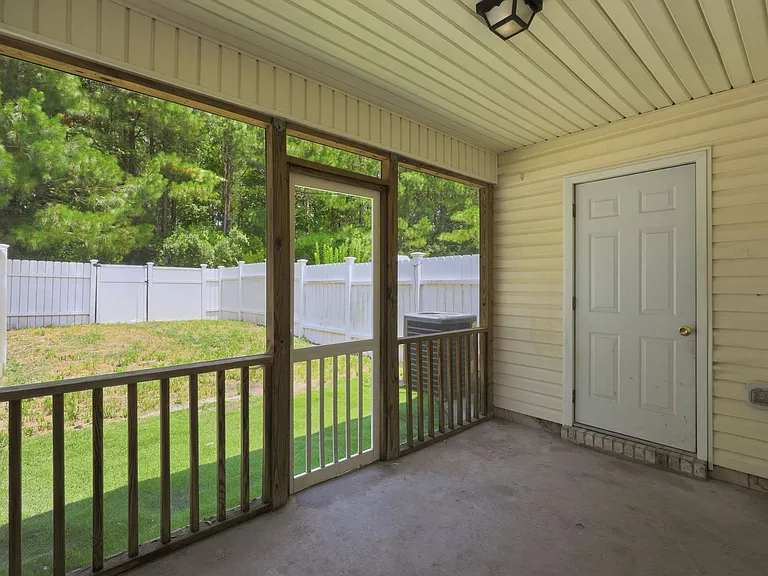404 Springwood Dr — Photo 31