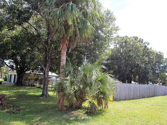 3rd image of 1050 Julia Dr