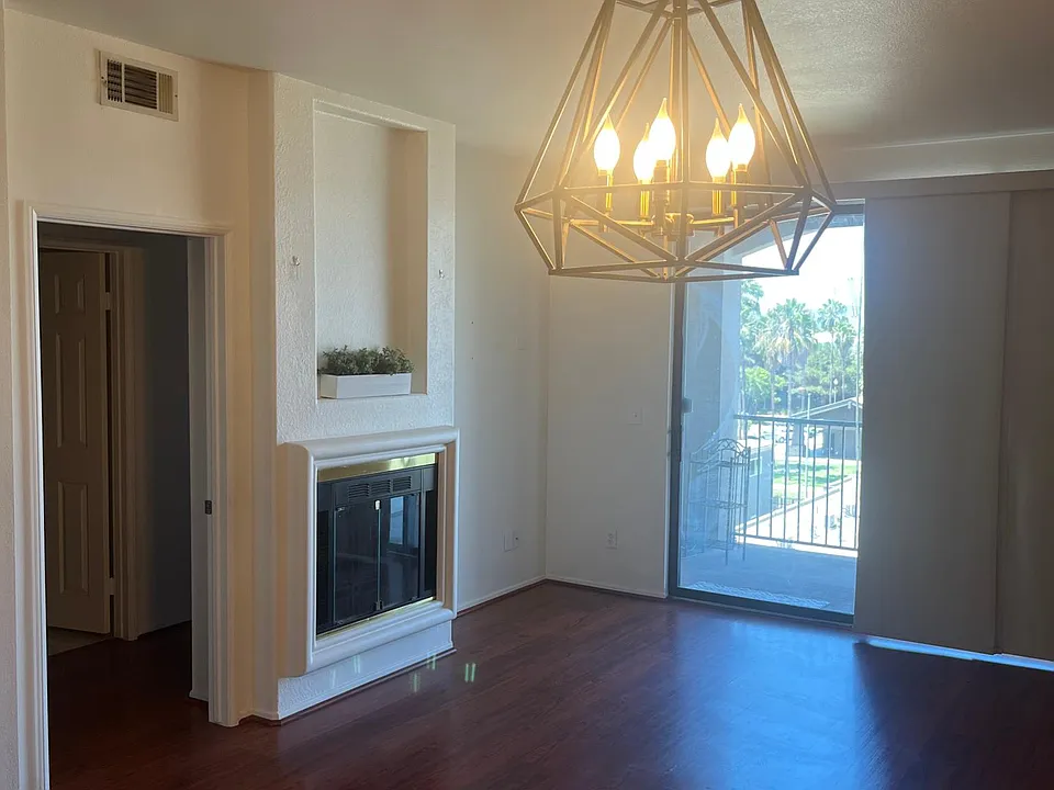555 Maine Ave #323