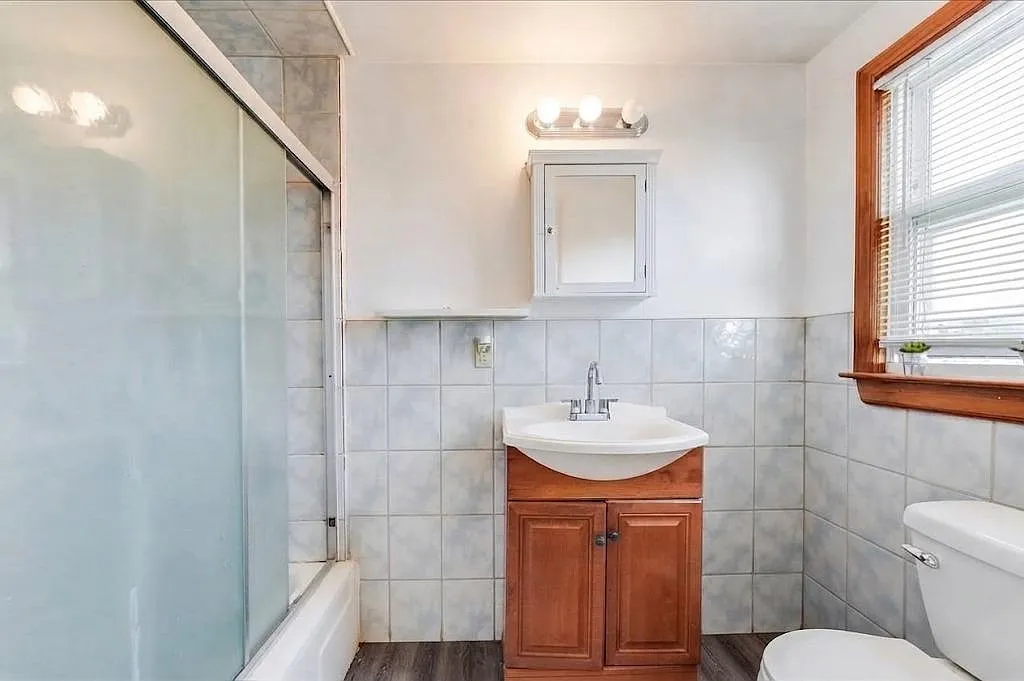 2 bed, 1.0 bath, $2,500 — Photo 3