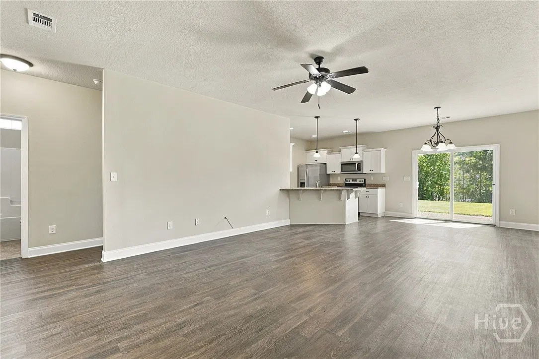 111 Willow Dr — Photo 3