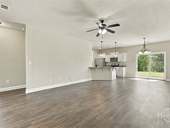 3rd image of 111 Willow Dr