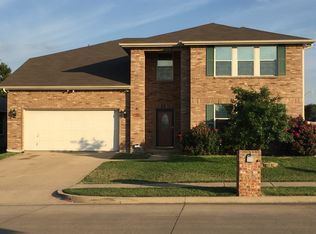 100 Queen Annes Dr, Burleson, TX 76028