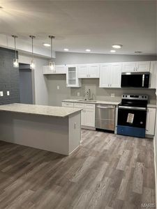 8 Bayberry Ln, Florissant, MO, 63033