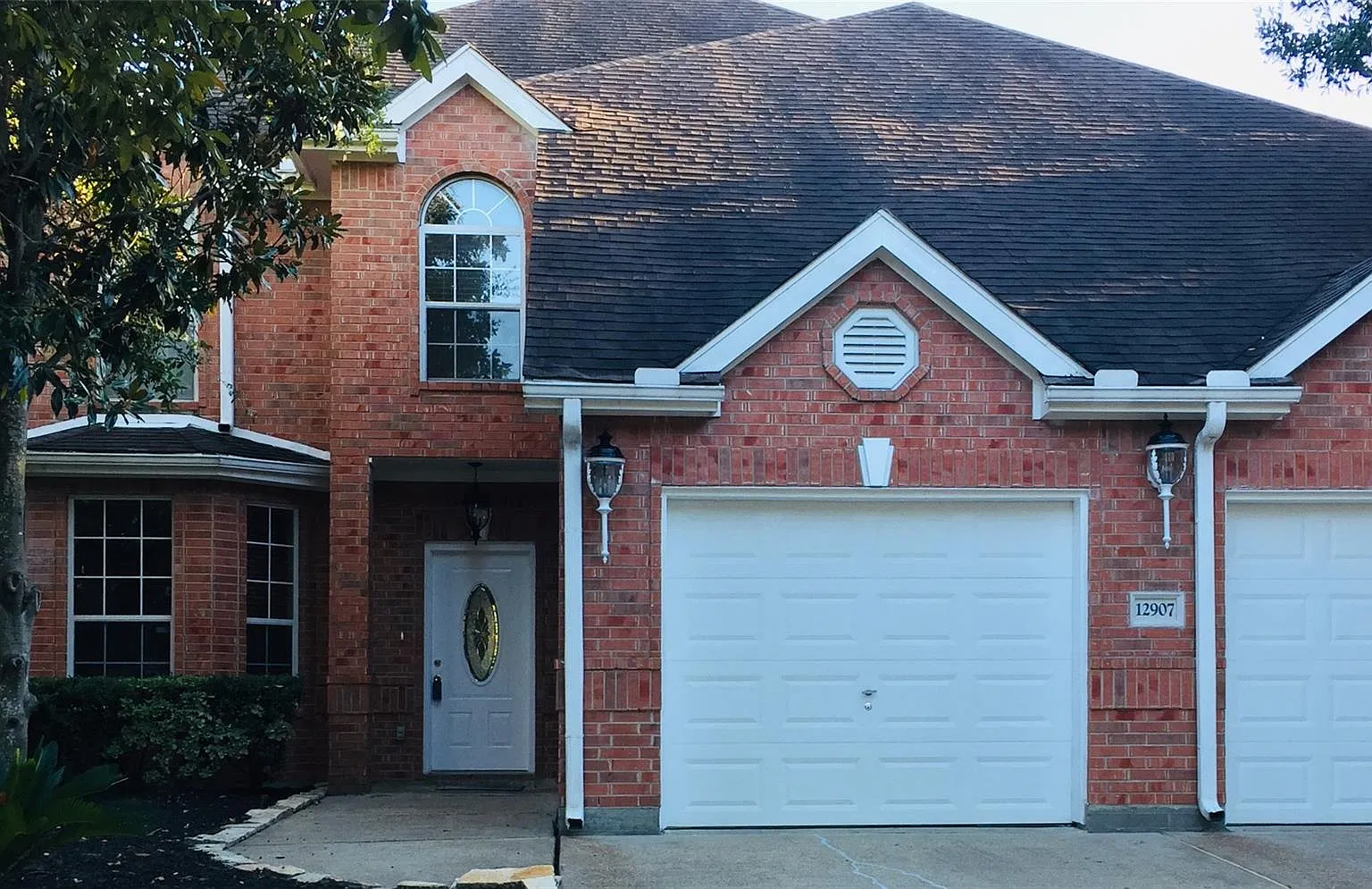 5 bed, 3.5 bath, 3343 sqft, $2,600 — Photo 2