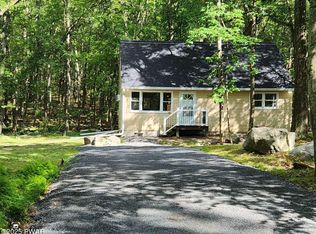 203 Maple Dr, Shohola, PA 18458