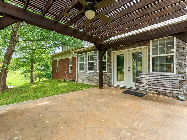 704 Weston Cir, Cave Springs, AR 72718