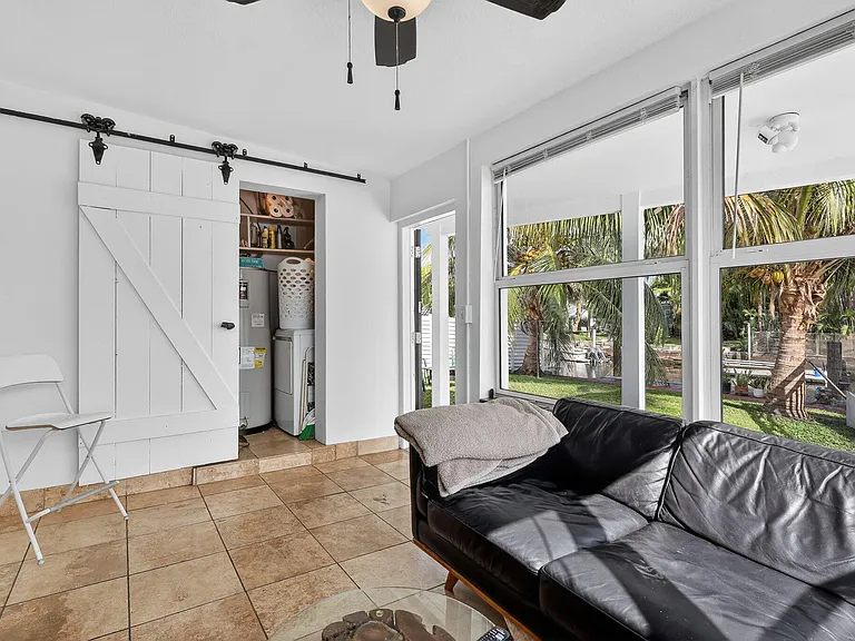4540 SW 28th Ter — Photo 17