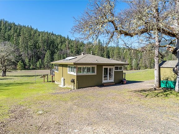 3rd image of 30429 Ridgewood Dr