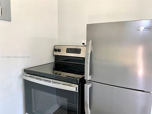 3rd image of 2901 NW 18th St #27