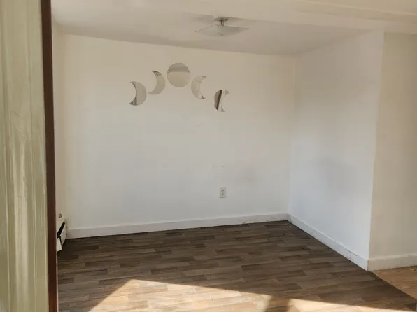 24 Blake St, Lewiston, ME 04240