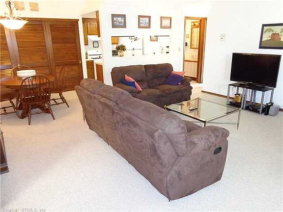 5th image of 82 Little Oak Ln