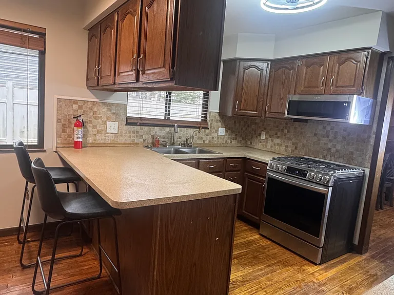 3740 Highcrest Dr — Photo 2