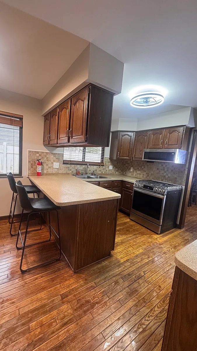 Building Photo - 3740 Highcrest Dr