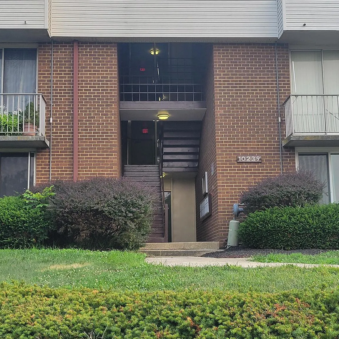 Pines Condominium — Photo 2