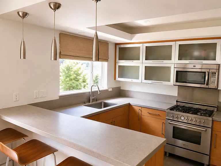 1504 Princeton St — Photo 3