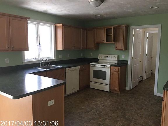 3rd image of 16 Bracken Dr