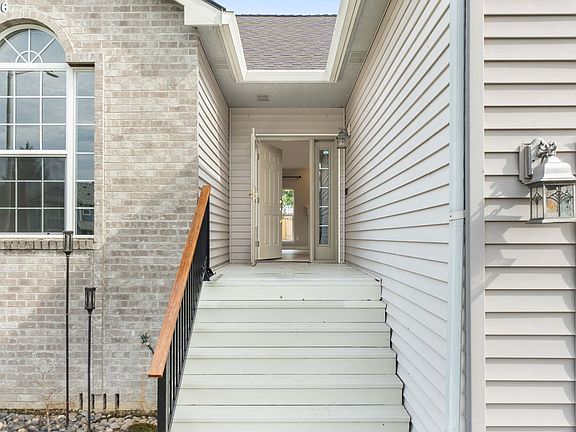5th image of 703 E Stonecreek Dr